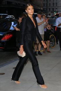 Nina Agdal feet photo thumbnail