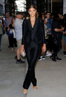 Nina Agdal feet photo thumbnail