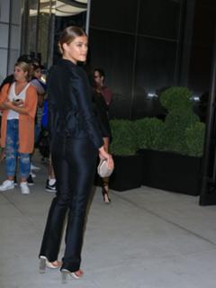 Nina Agdal feet photo thumbnail