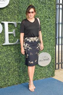 Mariska Hargitay feet photo thumbnail