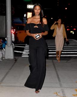 Lais Ribeiro feet photo thumbnail