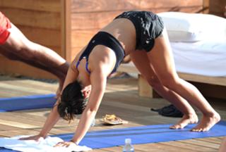 Shenae Grimes-Beech feet photo thumbnail