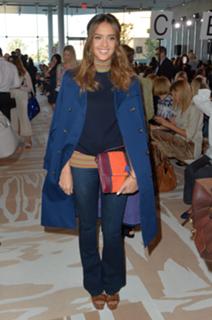 Jessica Alba feet photo thumbnail