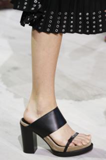 Kendall Jenner feet photo thumbnail