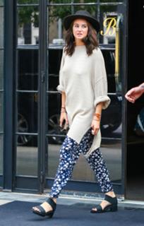 Shailene Woodley feet photo thumbnail