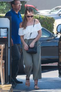 Minka Kelly feet photo thumbnail