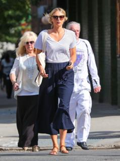 Maria Sharapova feet photo thumbnail