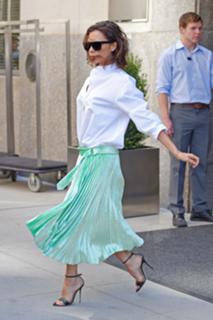 Victoria Beckham feet photo thumbnail