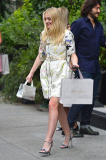 Dakota Fanning feet photo thumbnail