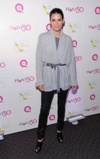 Angie Harmon feet photo thumbnail