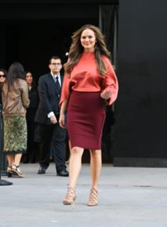 Chrissy Teigen feet photo thumbnail
