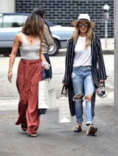 Vanessa Hudgens feet photo thumbnail