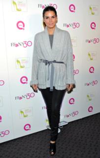 Angie Harmon feet photo thumbnail