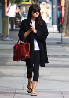 Selma Blair feet photo thumbnail
