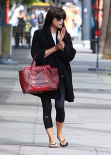 Selma Blair feet photo thumbnail