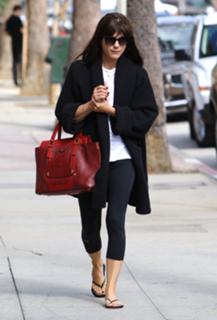 Selma Blair feet photo thumbnail