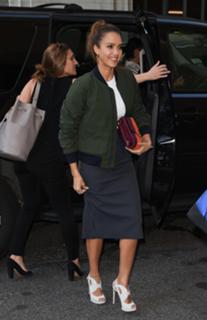 Jessica Alba feet photo thumbnail