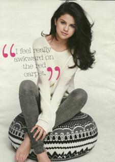 Selena Gomez feet photo thumbnail
