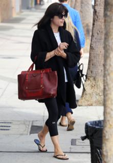 Selma Blair feet photo thumbnail