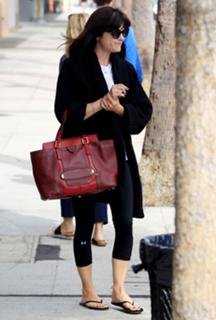 Selma Blair feet photo thumbnail