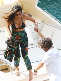 Nicole Scherzinger feet photo thumbnail