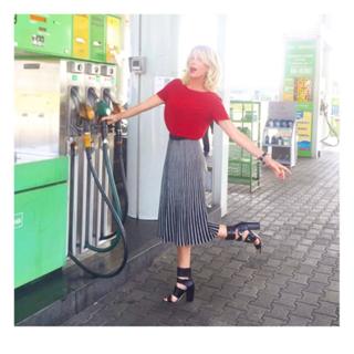 Alessia Marcuzzi feet photo thumbnail