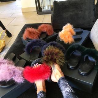 Brooke Burke feet photo thumbnail