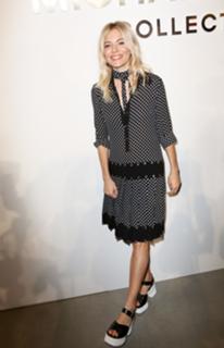 Sienna Miller feet photo thumbnail