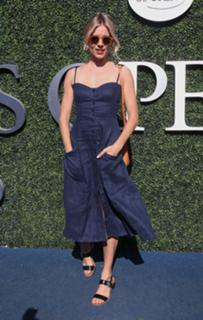 Sienna Miller feet photo thumbnail