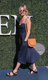 Sienna Miller feet photo thumbnail