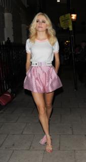 Pixie Lott feet photo thumbnail