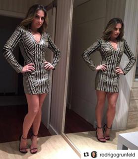 Deborah Secco feet photo thumbnail