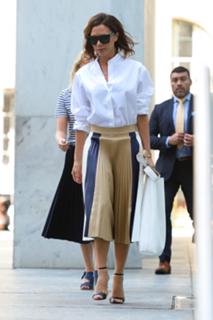 Victoria Beckham feet photo thumbnail