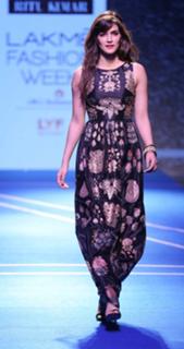 Kriti Sanon feet photo thumbnail