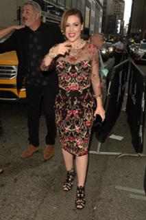 Alyssa Milano feet photo thumbnail