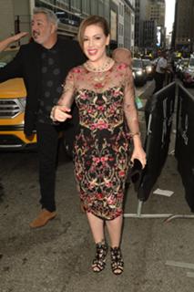 Alyssa Milano feet photo thumbnail