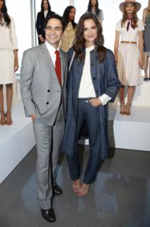 Katie Holmes feet photo thumbnail