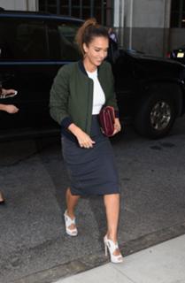 Jessica Alba feet photo thumbnail