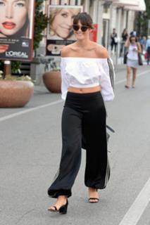 Gemma Arterton feet photo thumbnail