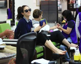 Emmy Rossum feet photo thumbnail