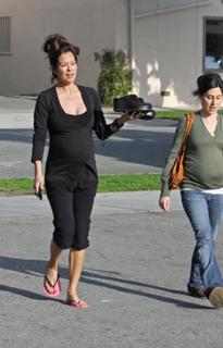 Brooke Burke feet photo thumbnail