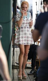 Lindsay Lohan feet photo thumbnail
