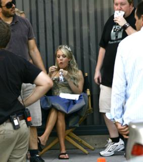 Carrie Underwood feet photo thumbnail