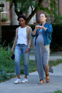 Olivia Wilde feet photo thumbnail