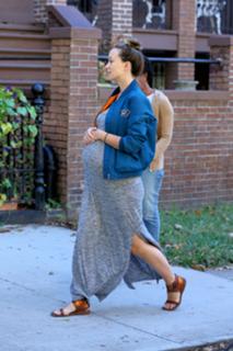 Olivia Wilde feet photo thumbnail