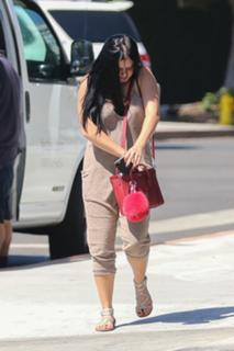Ariel Winter feet photo thumbnail