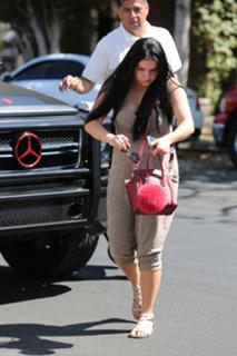 Ariel Winter feet photo thumbnail