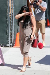 Ariel Winter feet photo thumbnail