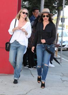 Lea Michele feet photo thumbnail