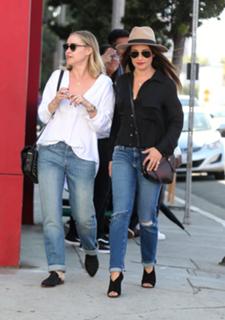 Lea Michele feet photo thumbnail